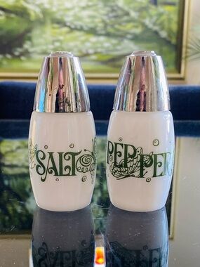 VTG Gemco Westinghouse Milk Glass Green Butterfly Silver Top Salt Pepper Shakers